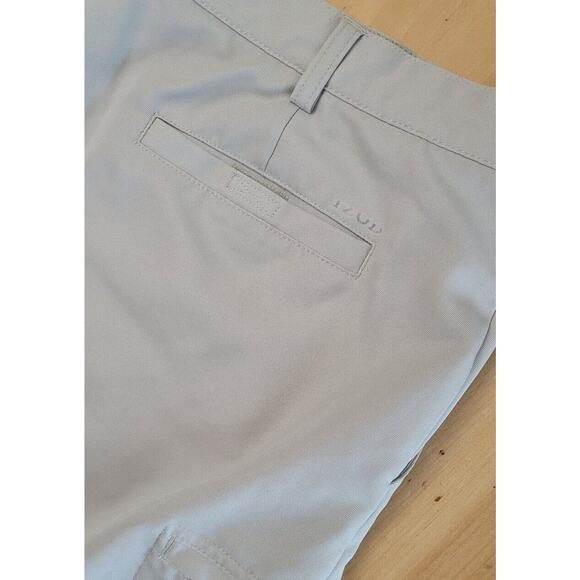 Izod Mens Golf Shorts Size 42 Khaki Chino Flat Athletic Quick Dry - Picture 4 of 6